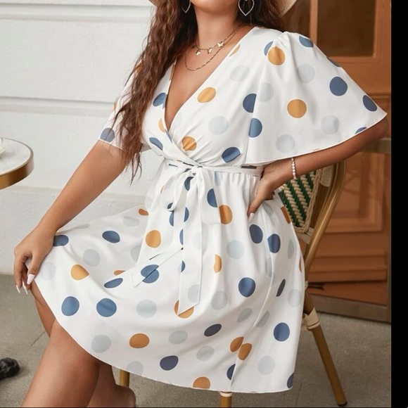 Boho Plus Size Polk Dot Butterfly Sleeve Mini Dress - Picture 4 of 9